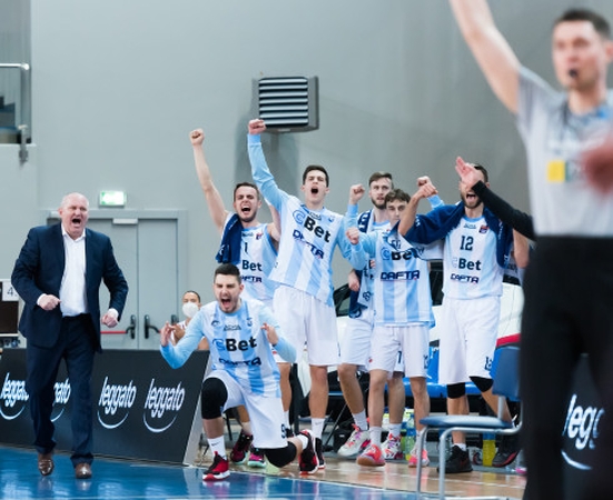 Galingu spurtu marijampoliečius nubloškę Jonavos krepšininkai iškopė į finalą
