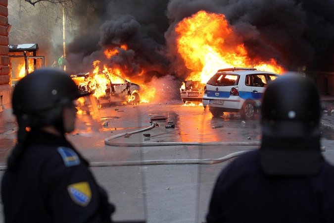 Bosnijoje protestuotojai padegė prezidentūrą