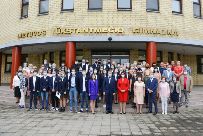 D. Nausėdienė Šalčininkuose pasveikino gimnazijų mokytojus ir moksleivius