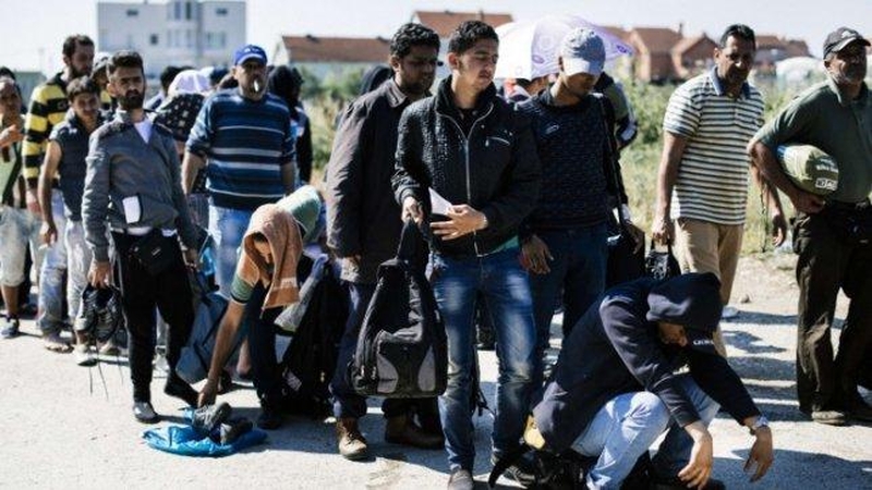 Vengrijos pasienyje jau kyla užtvara, turinti sulaikyti imigrantus