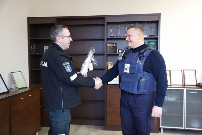 Už narsų poelgį – Angelo sargo statulėlė
