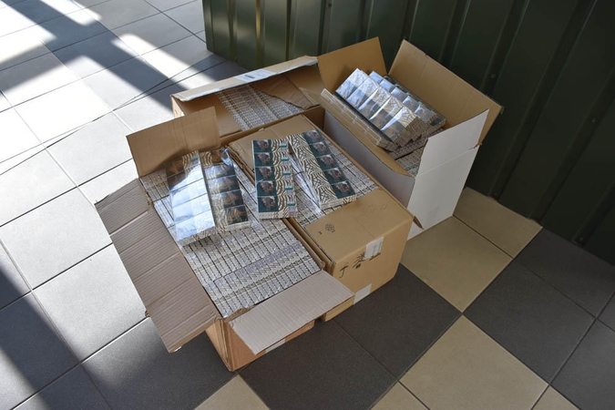 Šiauliuose VSAT pareigūnams su įkalčiais įkliuvo cigarečių vežikas  