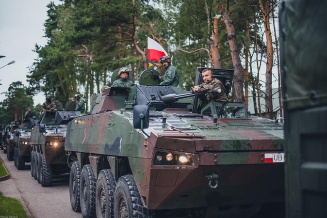 Lenkijos kariai į pratybas atvyko su karine technika