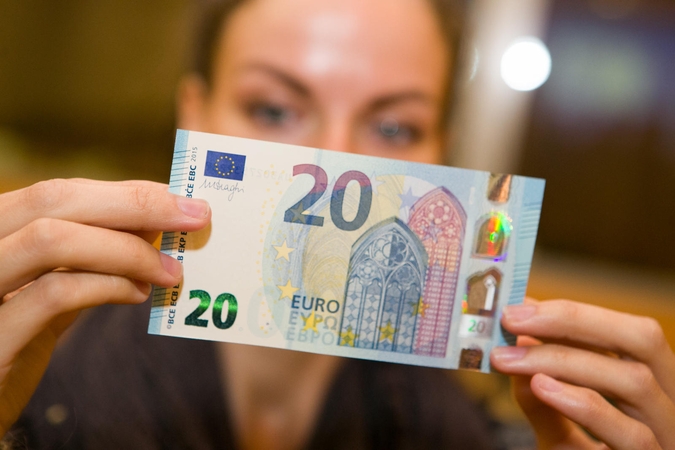 Susipažinkite su naujuoju 20 eurų banknotu