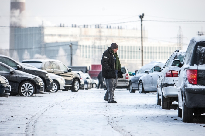 Automobilių pardavėjai laukia sugrįžtančių kirgizų