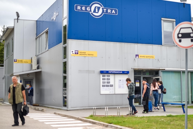 Būsimieji vairuotojai kuria sukčiavimo schemas