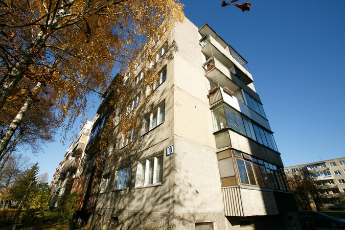 Mįslingas šūvis Kauno daugiabutyje: kaimynai netiki oficialia versija
