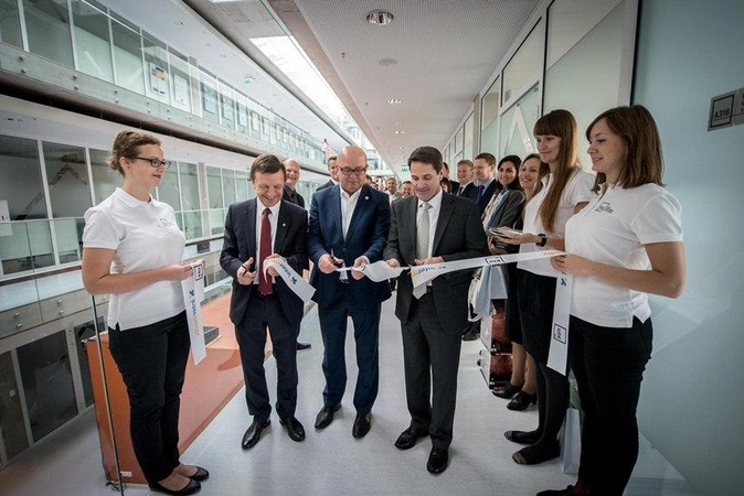 Kaune duris atvėrė didžiausia Lietuvoje laboratorija