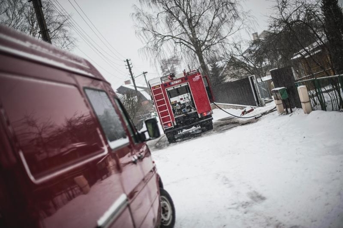 Vilniuje liepsnojo sodo namelis (nukentėjo vyras, 15:20)