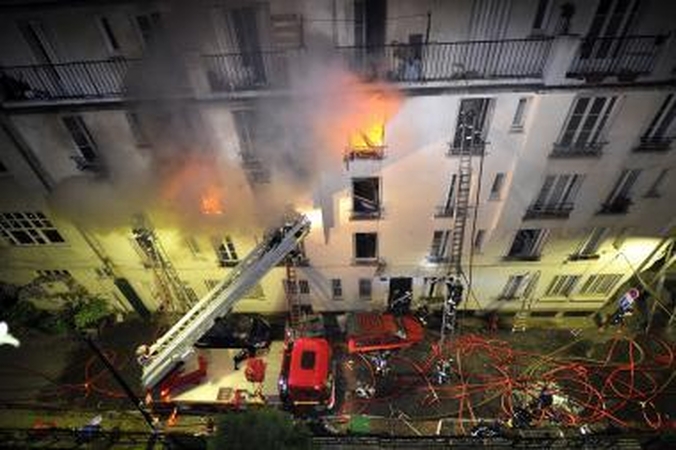 Paryžiaus daugiabutyje kilęs gaisras nusinešė penkias gyvybes