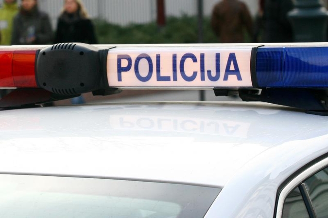 Klaipėdos rajone vagis išmušė medicinos punkto lubose skylę