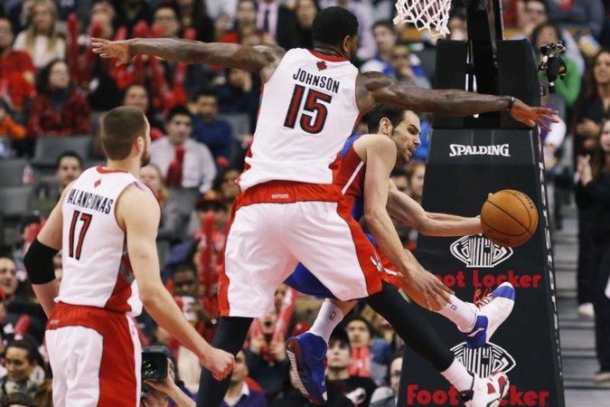 Kuriozas: J. E. Calderonas iš įpročio pasuko link „Raptors“ rūbinės