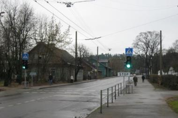 Greta Šv.Mato vidurinės mokyklos įrengtas šviesoforas  