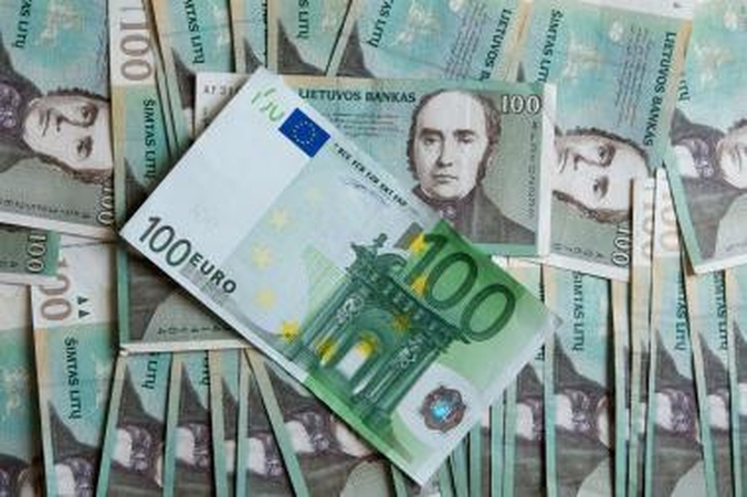 EK siūloma neleisti bankams dalyti būsto paskolų užsienio valiuta 