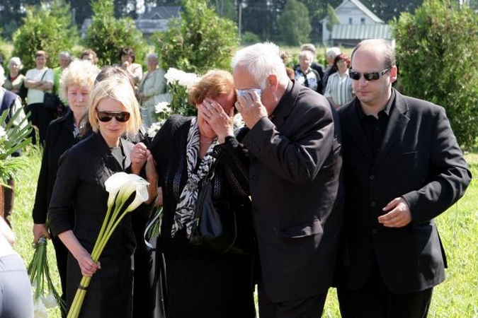 „Abipus sienos“ laidoje A.Ūsas apverktas mirties išvakarėse