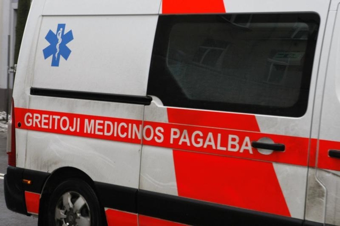 Vilniaus rajone iš liepsnojančio pastato išvestas apdegęs vyras