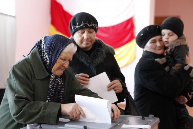 JAV įstatymų leidėjai pasmerkė rinkimų „manipuliacijas“ Rusijoje