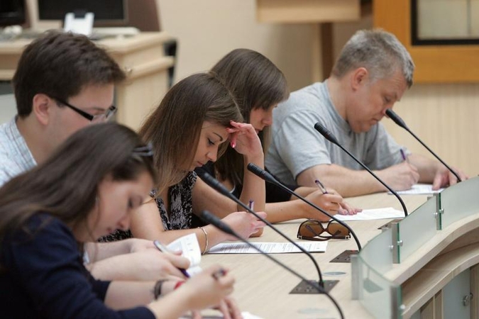 Nacionaliniame kelių eismo taisyklių egzamine - virš 2 tūkst. dalyvių
