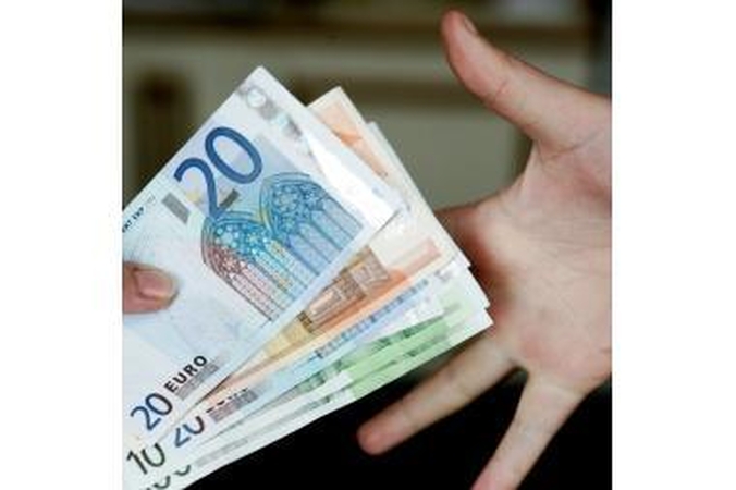 Euro kursas auga JAV dolerio atžvilgiu 