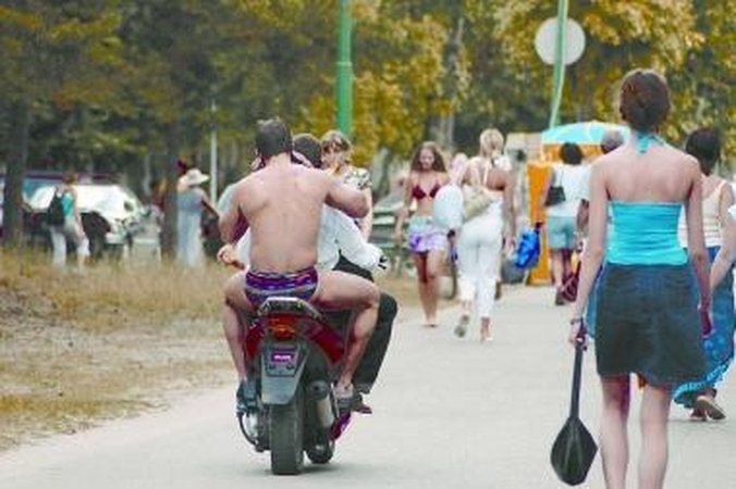 Teisė vairuoti mopedą ir lengvąjį keturratį motociklą – nuo 15 metų