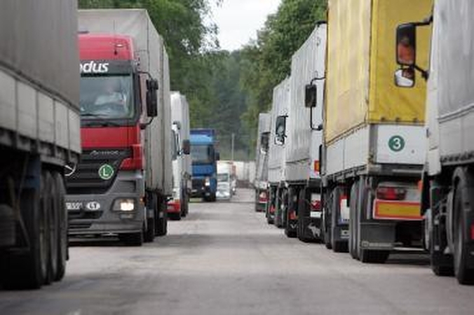 Lietuvos vežėjai pavydžiai žiūri į pigesnį latvių privalomąjį draudimą 