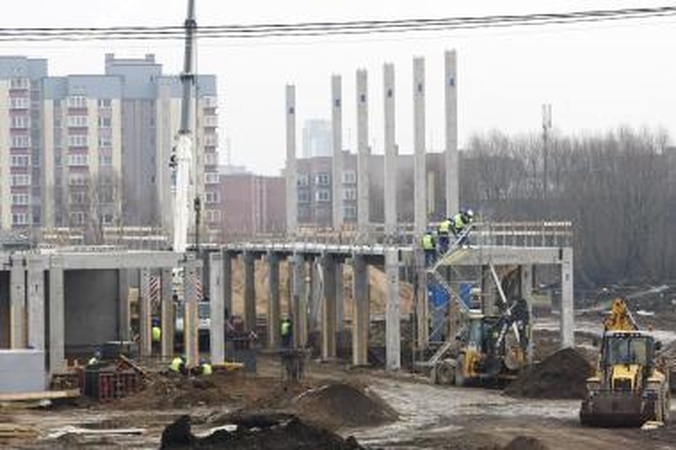 Statybininkai vis dar vėluoja statyti Klaipėdos areną