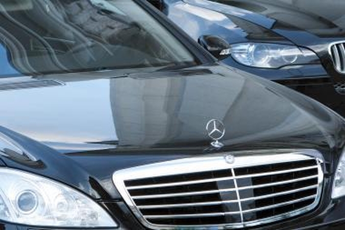 Tarnybinių automobilių kol kas neapmokestins