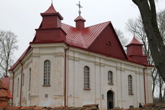 Unikali Panevėžiuko bažnyčia švyti nauju stogu