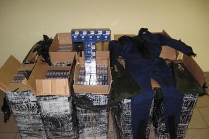 Pasieniečiai sulaikė cigaretes plukdantį „ichtiandrą“