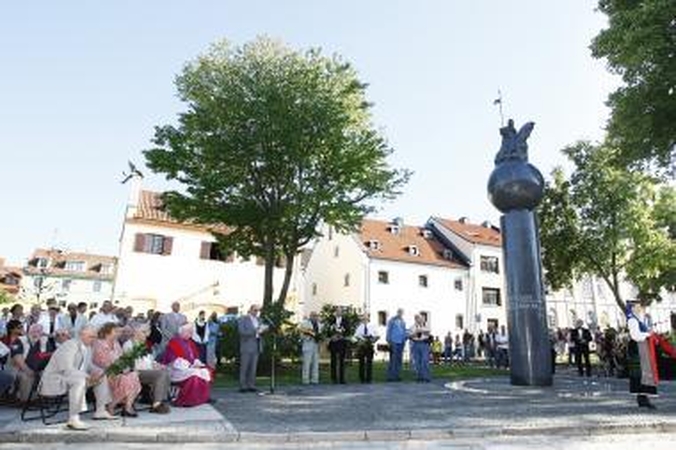 Klaipėdoje atidengtas paminklas tūkstantmečiui