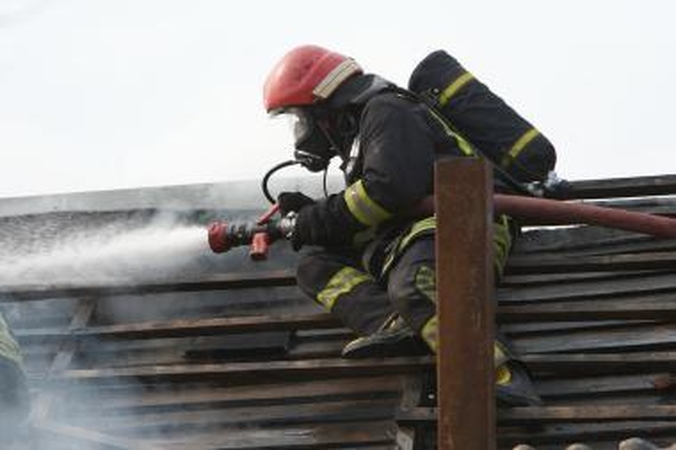 Judrėnuose liepsnojo ūkiniai pastatai