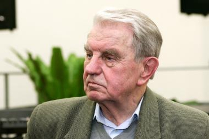 Paminklo atidengime dalyvaus J.Marcinkevičius