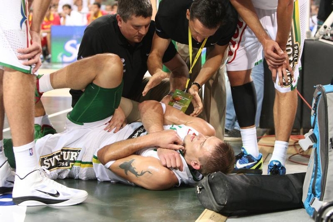 Gydytojas: jei ne R.Javtoko raumenynas, jis nepasveiktų iki čempionato