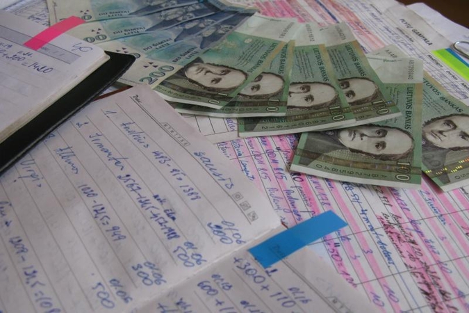 Autoremontininkams vokeliuose išmokėjo 400 tūkstančių litų