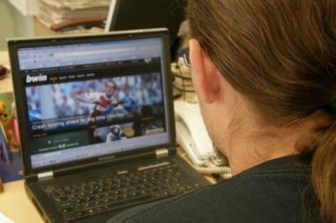 Problema: ne tik Lietuvoje, bet ir visoje Europoje kyla iniciatyvų, kuriomis siekiama pradėti reglamentuoti internete vykdomą ne tik lažybų, bet ir kitą veiklą, banga.