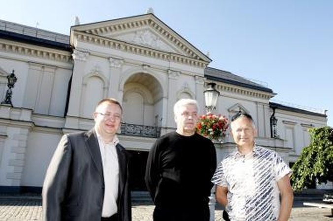 Entuziastai: G.Bendžius, K.Žilinskas ir S.Januška žada, kad iš Dramos teatro balkono skambėsiantys posmai duos pradžią naujam renginių ciklui mieste.