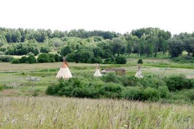 Šeimininkai: Vinetu kaimą puoselėjantys Jurgita ir Mindaugas Timinskai bei jų sūnūs Airidas ir Deividas tiesiog kibirkščiuoja entuziazmu.