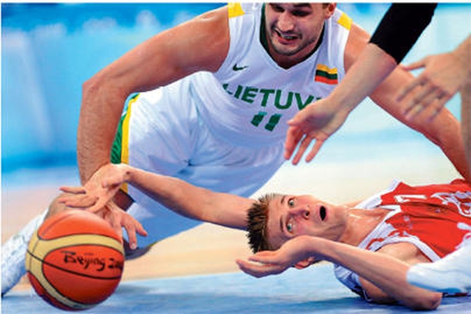Lietuviai nuvainikuoja čempionus