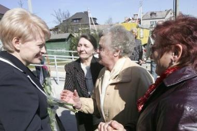 Atradimas: D.Grybauskaitė garliaviškius tikino, kad Lietuvą valdo šimtas verslo ryklių.