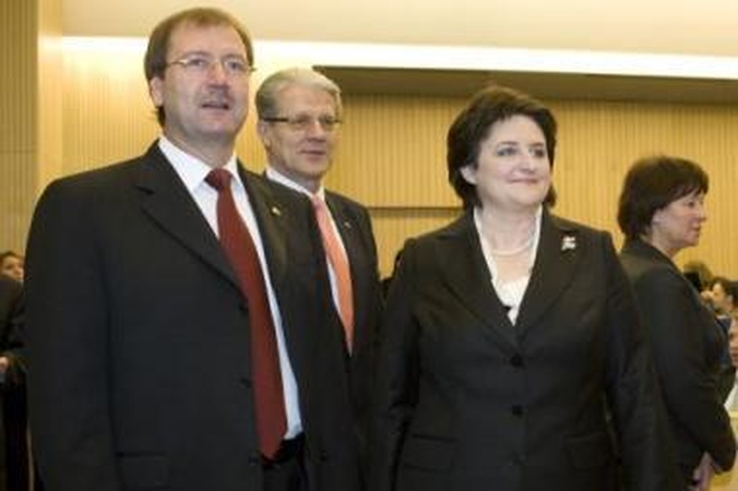 Investicija: V.Uspaskichas (kairėje) ir jo bendrovės dosniai remia L.Graužinienę.