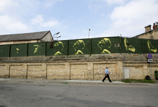 „Vilnius Street Art” išpuošė Profsąjungų rūmus ir Lukiškių kalėjimo apsauginę tvorą