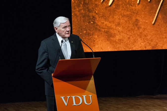 VDU rektorius: V. Adamkus – išskirtinė asmenybė ir universitetui, ir Kaunui